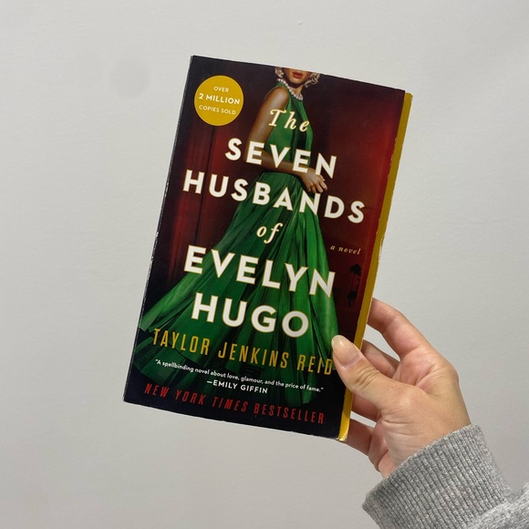 Book: The Seven Husbands of Evelyn Hugo x Taylor Jenkins Reid - Picture 1 of 7